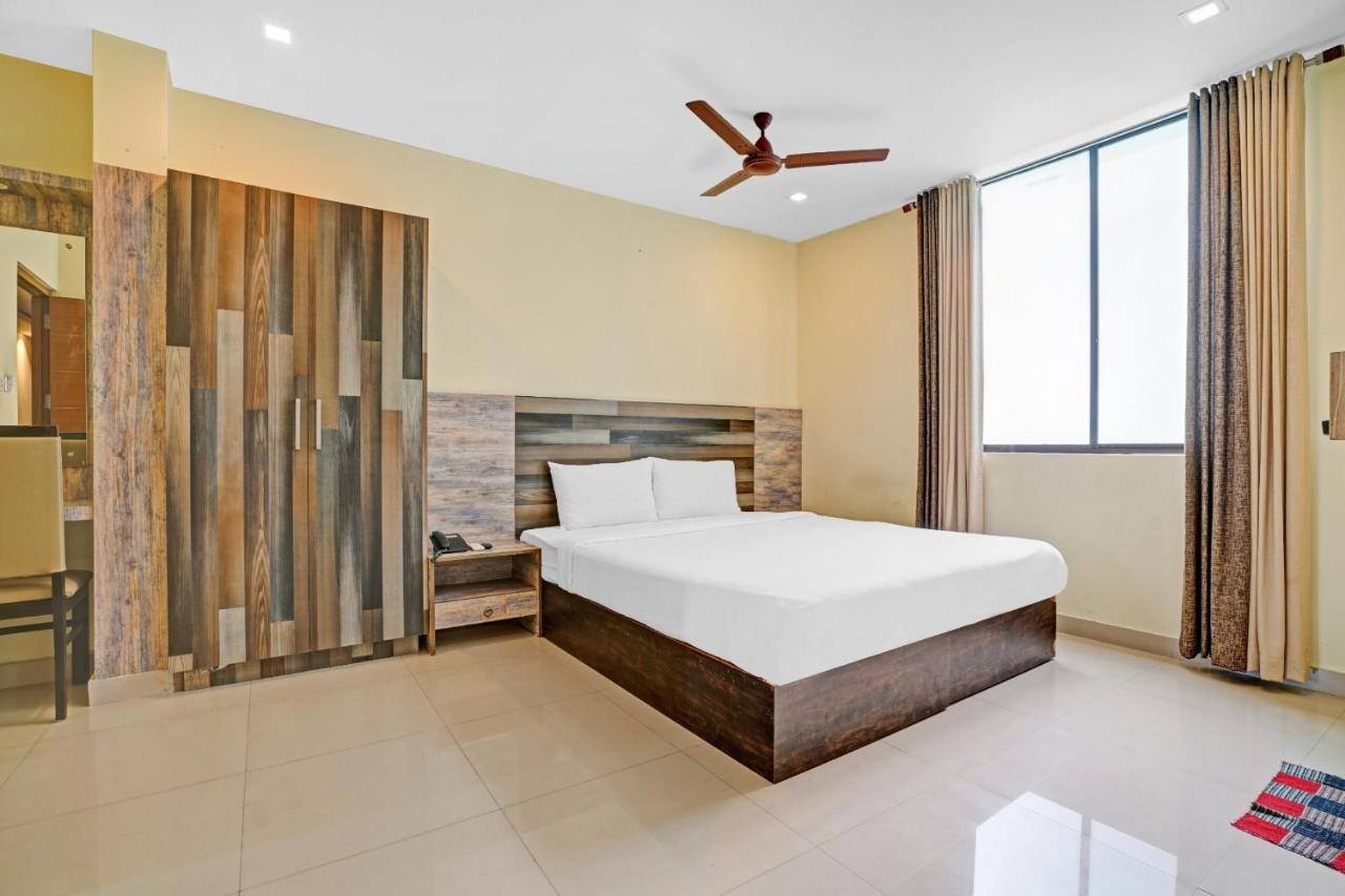 Capital O 87015 Hotel Al Salama Kochi Buitenkant foto