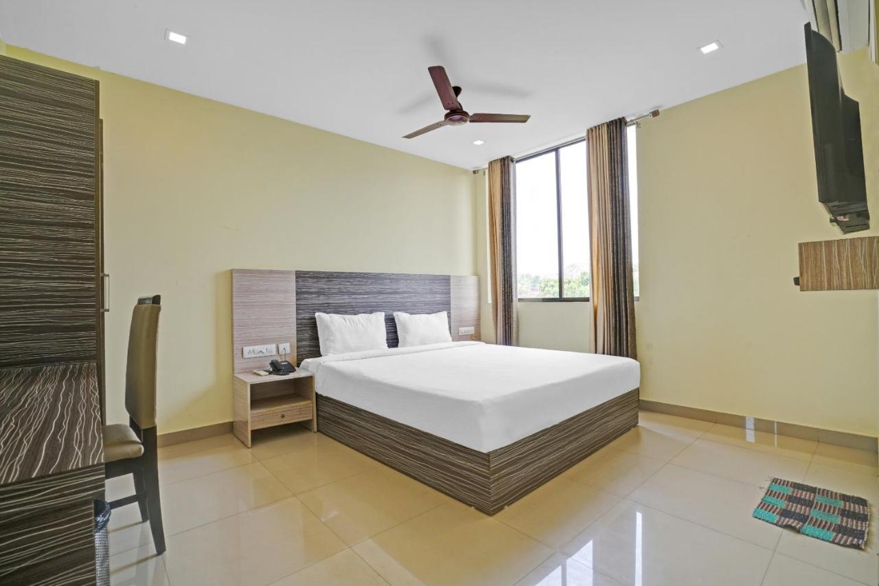 Capital O 87015 Hotel Al Salama Kochi Buitenkant foto