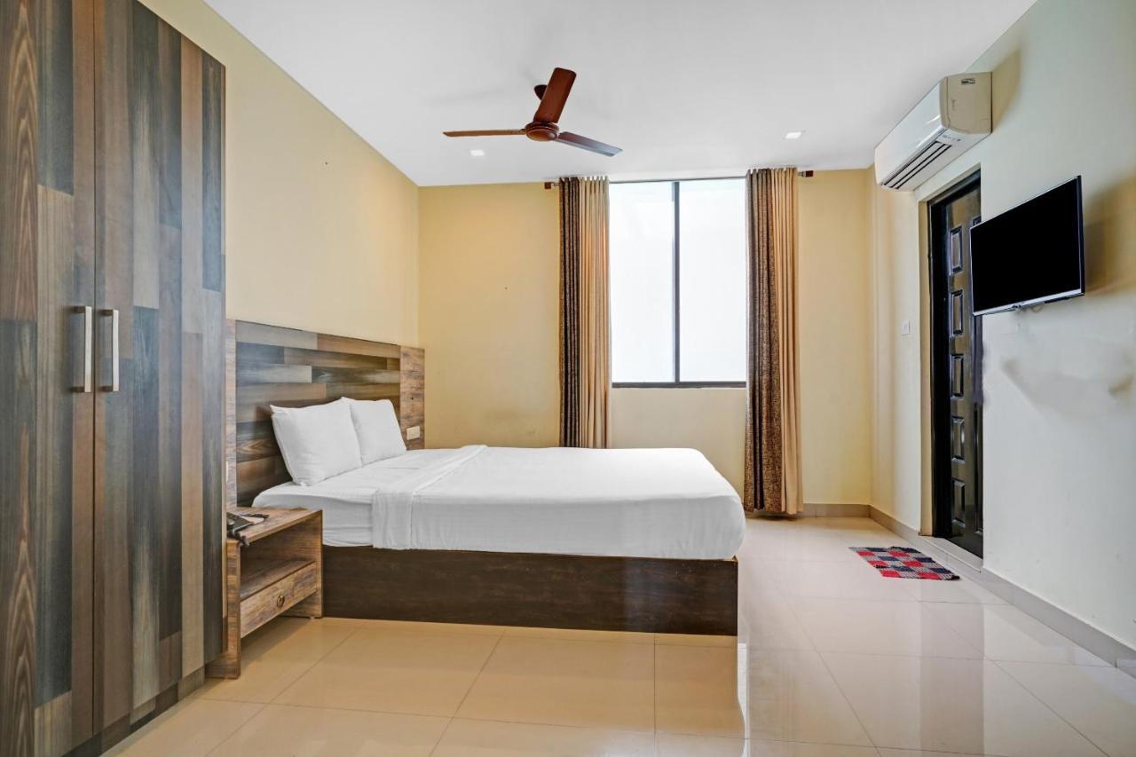 Capital O 87015 Hotel Al Salama Kochi Buitenkant foto