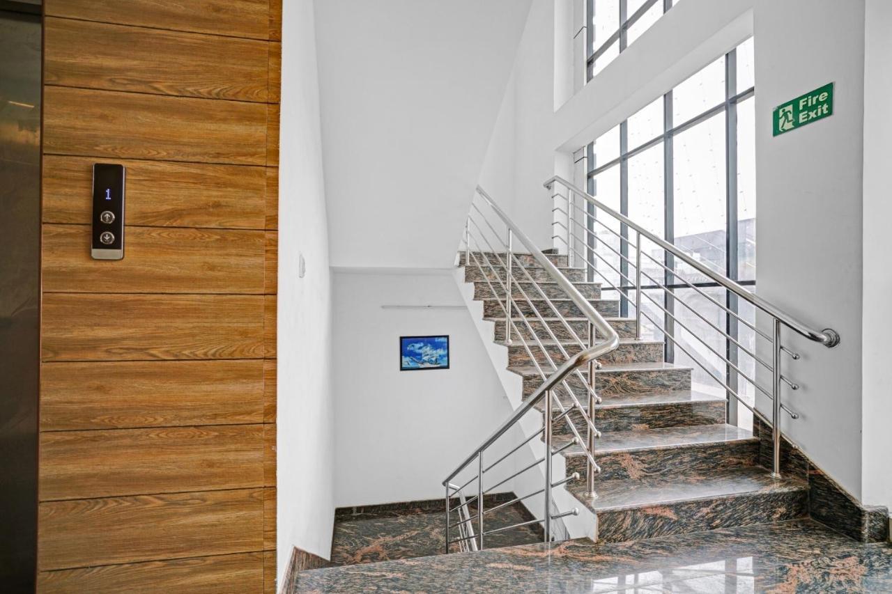 Capital O 87015 Hotel Al Salama Kochi Buitenkant foto