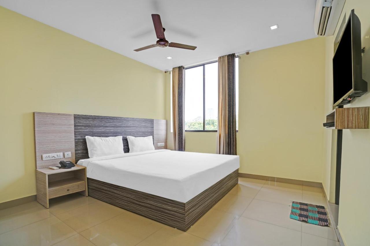 Capital O 87015 Hotel Al Salama Kochi Buitenkant foto